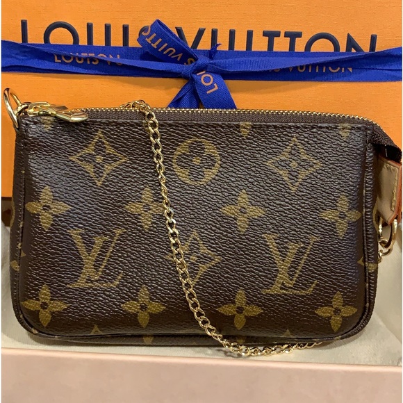 Authentic Louis Vuitton Monogram mini Pochette accessoires.  BNIB full set - Picture 1 of 3